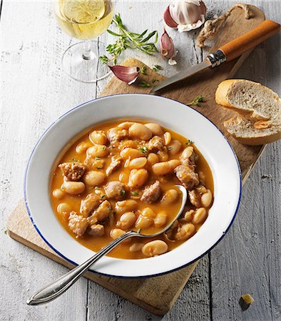 simsearch:659-08148159,k - White bean soup with Italian salsiccia Stock Photo - Premium Royalty-Free, Code: 659-08148161