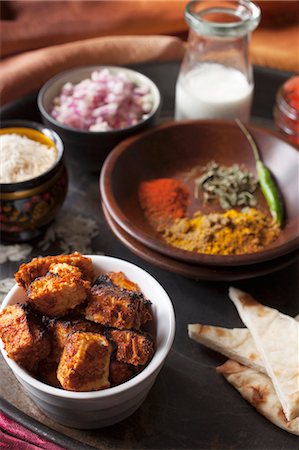 Grilled paneer, ingredients and spices for paneer tikka masala (India) Foto de stock - Sin royalties Premium, Código: 659-08148185
