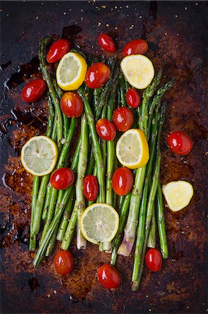 simsearch:659-08905461,k - Asparagus, lemon slices and organic grape tomatoes with olive oil and spices on a baking tray Stock Photo - Premium Royalty-Free, Code: 659-08148203