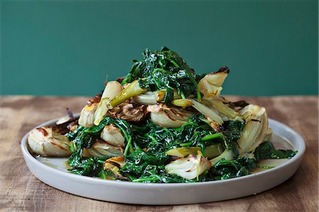 simsearch:659-06187284,k - Sautéed spinach with fennel Photographie de stock - Premium Libres de Droits, Code: 659-08148225