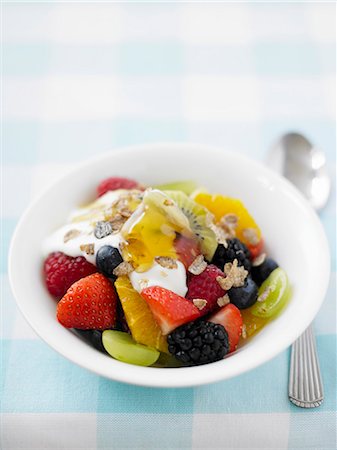 simsearch:659-06152035,k - Fruit salad with yoghurt and maple syrup Stock Photo - Premium Royalty-Free, Code: 659-08418684