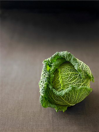 simsearch:659-08896661,k - A Savoy cabbage on a grey surface Photographie de stock - Premium Libres de Droits, Code: 659-08418685