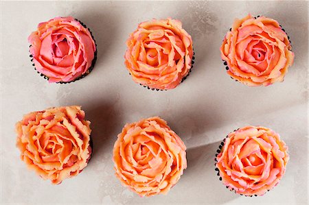 Rose cupcakes Photographie de stock - Premium Libres de Droits, Code: 659-08418724