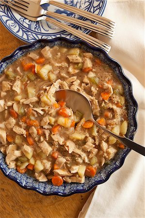 simsearch:659-09125643,k - Chicken stew with potatoes and carrots (see above) Photographie de stock - Premium Libres de Droits, Code: 659-08418836