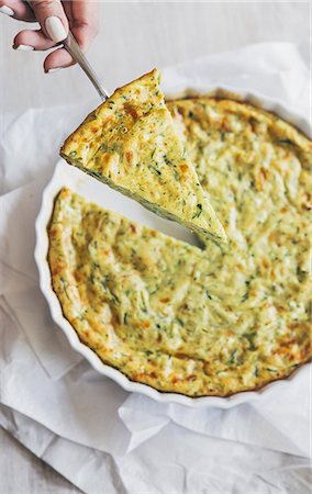 frittata - Courgette frittata with herbs, sliced Stock Photo - Premium Royalty-Free, Code: 659-08418855