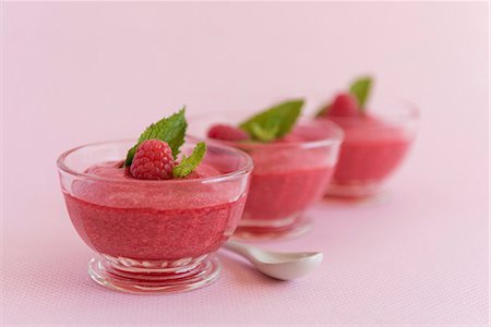 simsearch:659-06152035,k - Raspberry mousse in glass bowls Stock Photo - Premium Royalty-Free, Code: 659-08418994