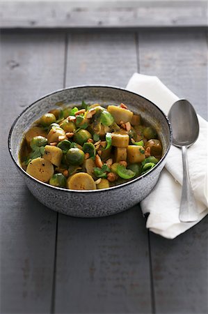 Burdock curry with Brussels sprouts Stock Photo - Premium Royalty-Free, Code: 659-08419021