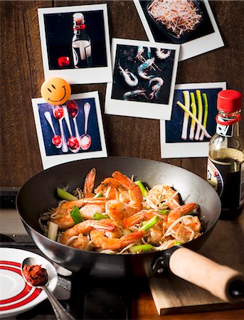 simsearch:659-07739679,k - Fried prawns with spring onions in a wok Stock Photo - Premium Royalty-Free, Code: 659-08419039