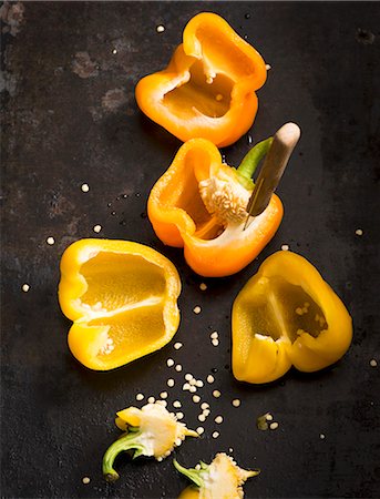 simsearch:659-03525725,k - Halved yellow peppers Photographie de stock - Premium Libres de Droits, Code: 659-08419044