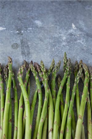 Fresh green asparagus on a metal surface Stock Photo - Premium Royalty-Free, Code: 659-08419094