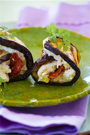 simsearch:659-06901391,k - Aubergine rolls with goat's cream cheese, dried tomatoes and olive oil Photographie de stock - Premium Libres de Droits, Code: 659-08419125