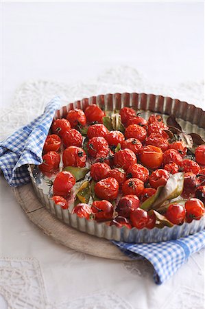 simsearch:659-06187421,k - Oven-baked cherry tomatoes Foto de stock - Sin royalties Premium, Código: 659-08419129