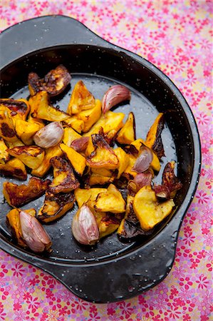 fry pan - Patty pan squash with garlic Stock Photo - Premium Royalty-Free, Code: 659-08419120