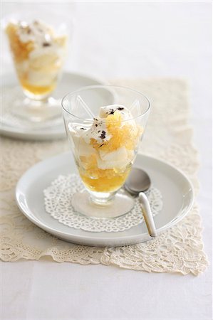 Pear desserts with cream Photographie de stock - Premium Libres de Droits, Code: 659-08419145