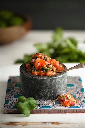 Tomato salsa with fresh coriander Foto de stock - Sin royalties Premium, Código: 659-08419159