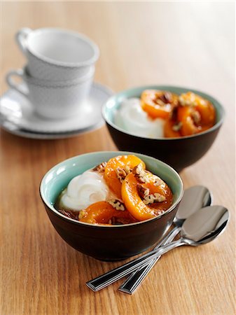 Quark with poached apricots, pecan nuts and maple syrup Stock Photo - Premium Royalty-Free, Code: 659-08419174