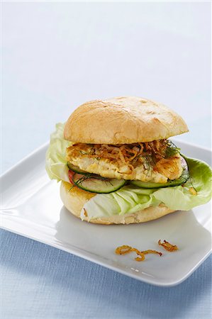 fishburger - A hake burger with yoghurt and roasted onions Stock Photo - Premium Royalty-Free, Code: 659-08419209