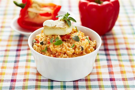 simsearch:659-07597875,k - Pepper risotto with fried goat's cheese Photographie de stock - Premium Libres de Droits, Code: 659-08419211