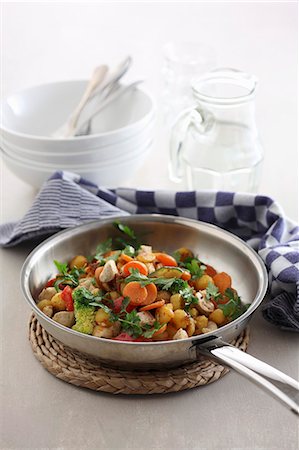 Fried chicken with vegetables and chickpeas Stock Photo - Premium Royalty-Free, Code: 659-08419239