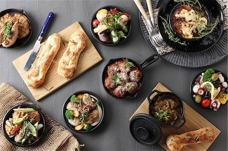 fondue (mets) - Variations of ahijo and sausage (Japan) Photographie de stock - Premium Libres de Droits, Code: 659-08419256