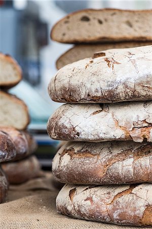 Stacks of bread in a bakery Stock Photo - Premium Royalty-Free, Code: 659-08419259