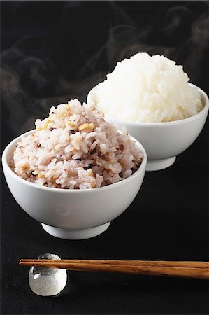 simsearch:649-06433659,k - A bowl of cooked five-grain rice with chopsticks Foto de stock - Sin royalties Premium, Código: 659-08419252