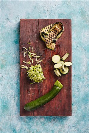 simsearch:659-06184081,k - Courgette: whole, sliced, grated and grilled on a wooden board Stock Photo - Premium Royalty-Free, Code: 659-08419289