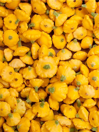 simsearch:659-07599270,k - Yellow pattypan squash (full frame) Photographie de stock - Premium Libres de Droits, Code: 659-08419339