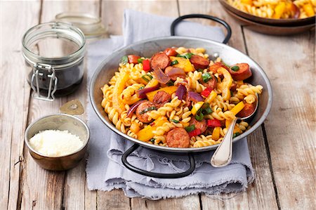 simsearch:659-08940641,k - Fusilli salad with chorizo, pepper and onions Stock Photo - Premium Royalty-Free, Code: 659-08419360