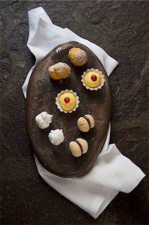 simsearch:659-07027250,k - Four different types of biscuits on a stone platter (seen from above) Foto de stock - Sin royalties Premium, Código: 659-08419388