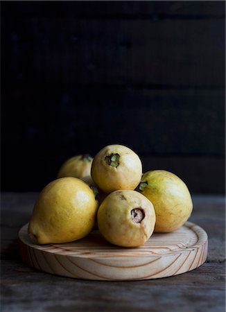 Guavas on a wooden board Stock Photo - Premium Royalty-Free, Code: 659-08419464