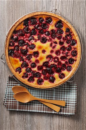 summer berry - Raspberry pie Stock Photo - Premium Royalty-Free, Code: 659-08419502