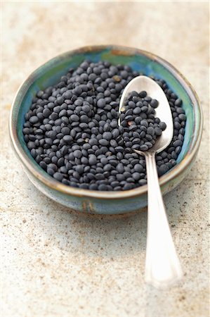 schwarze bohne - Black lentils Photographie de stock - Premium Libres de Droits, Code: 659-08419515