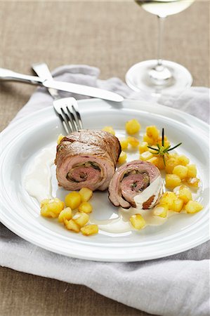 rolled up - Veal roulade with potatoes Stock Photo - Premium Royalty-Free, Code: 659-08419571