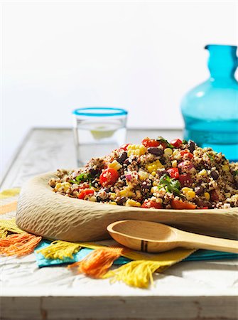 simsearch:659-08419227,k - Quinoa salad with peppers, sweet corn and beans (Bolivia) Foto de stock - Sin royalties Premium, Código: 659-08419616