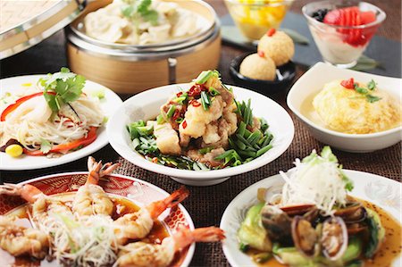 focus (photographic term) - Various dishes at a Chinese buffet Stock Photo - Premium Royalty-Free, Code: 659-08419631