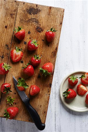 simsearch:659-06903548,k - Strawberries on a rustic wooden chopping board Stock Photo - Premium Royalty-Free, Code: 659-08419646