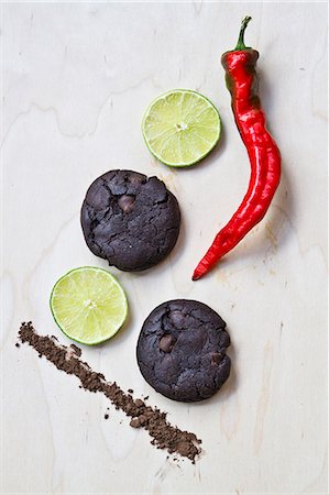 Vegan chilli and lime chocolate biscuits Foto de stock - Sin royalties Premium, Código: 659-08419733