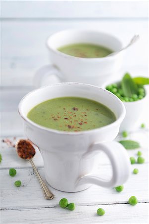 simsearch:659-09125657,k - Pea soup with mint and chilli flakes Stock Photo - Premium Royalty-Free, Code: 659-08419748