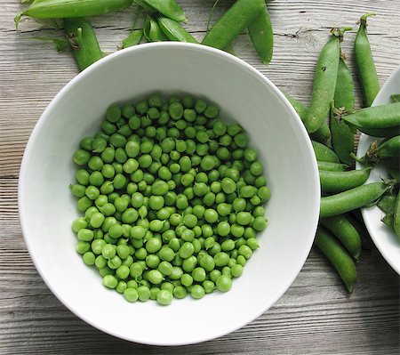 peeling vegetable - A bowl of freshly shelled peas (seen from above) Stock Photo - Premium Royalty-Free, Code: 659-08419793