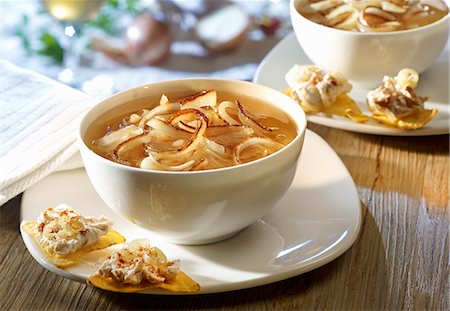 simsearch:659-07599018,k - Onion soup with tortilla chips Stockbilder - Premium RF Lizenzfrei, Bildnummer: 659-08419832