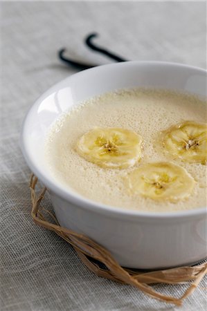 simsearch:659-06903672,k - Vanilla cream with bananas Stock Photo - Premium Royalty-Free, Code: 659-08419847