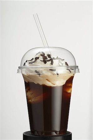 simsearch:659-06903875,k - Iced coffee with cream and grated chocolate in a takeaway cup Foto de stock - Sin royalties Premium, Código: 659-08419869