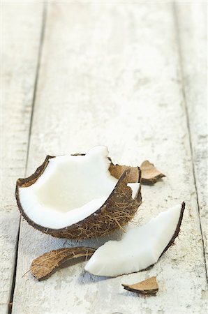 focus (photographic term) - A broken coconut on a wooden surface Stock Photo - Premium Royalty-Free, Code: 659-08419985