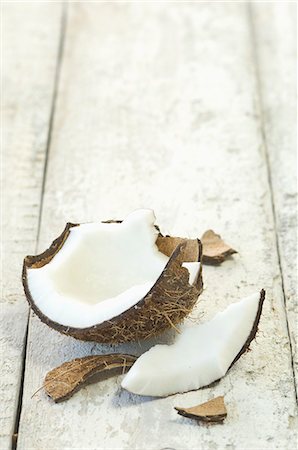 simsearch:659-03521886,k - A broken coconut on a wooden surface Stock Photo - Premium Royalty-Free, Code: 659-08419985