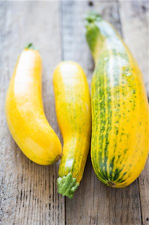 simsearch:659-06155811,k - Yellow courgettes on a wooden surface Stock Photo - Premium Royalty-Free, Code: 659-08420002