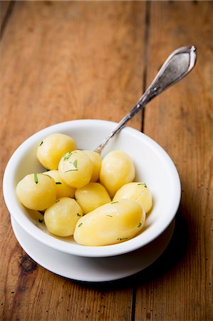 solanum tuberosum - Salted potatoes with herbs Stock Photo - Premium Royalty-Free, Code: 659-08420095