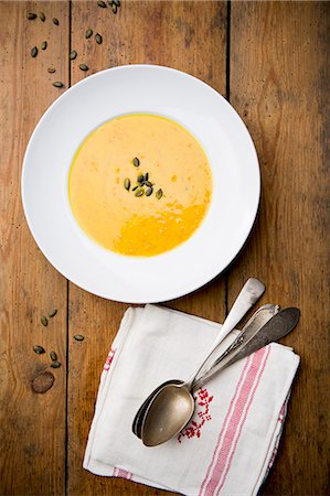 simsearch:659-07959914,k - Cream of pumpkin soup with pumpkin seeds Stock Photo - Premium Royalty-Free, Code: 659-08420092