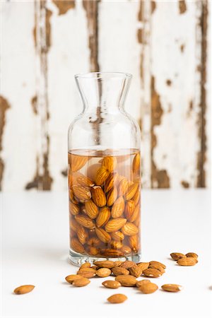 steeping - Almonds being softened to make almond milk Stock Photo - Premium Royalty-Free, Code: 659-08420155