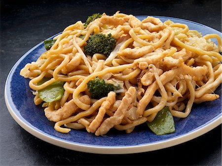 egg noodle - Chicken Lo Mein with broccoli Stock Photo - Premium Royalty-Free, Code: 659-08420188